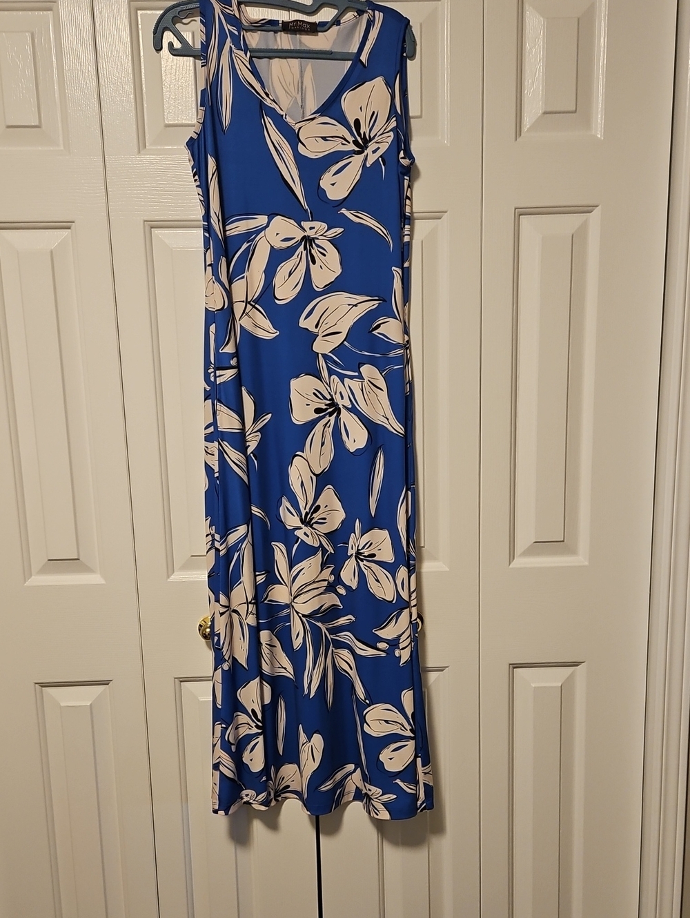 Blue Floral Sleeveless Maxi Dress - Elegant Summer Style With Pockets